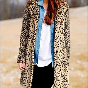 New never worn 2x faux leopard fur coat super soft classic, tailored silhouette.